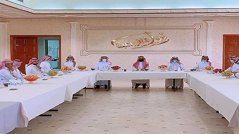 مدير الموارد البشرية بتبوك يجتمع بمدراء المكاتب والادارات بالمنطقة