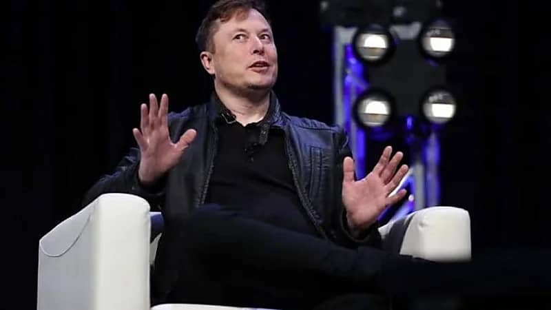 ماسك يتراجع عن عزمه في تقليص موظفي تسلا