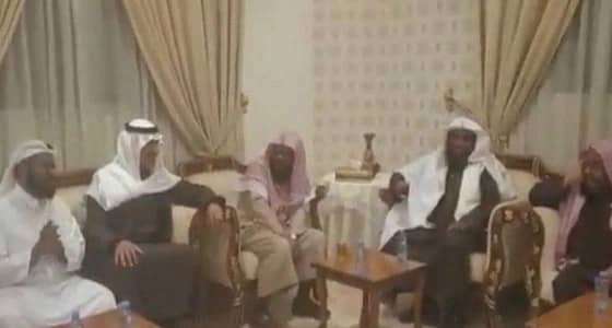 بالفيديو.. هكذا تفاعل " المطلق " مع شخص قلد صوته