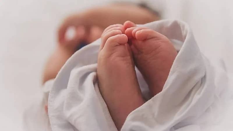 15 عامًا سجنًا لأم قتلت رضيعتها بطريقة مروعة