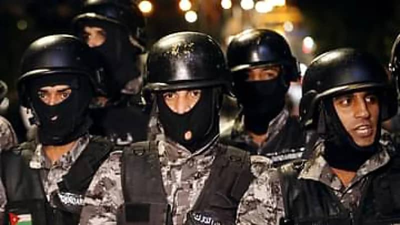 القبض على شخص أجبر آخر على التعري خلال بث مباشر على فيسبوك