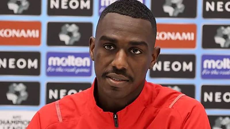 المعز علي يعبر عن حبه للهلال