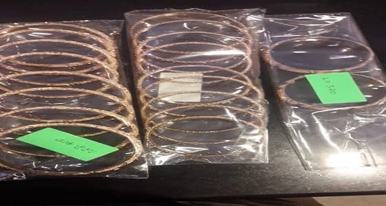 بالصور.. أمن الطرق يقبض على مواطن سرق كمية من الذهب وخبأها بمركبته