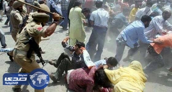 مقتل شرطي رجماً على يد مصلين في كشمير الهندية