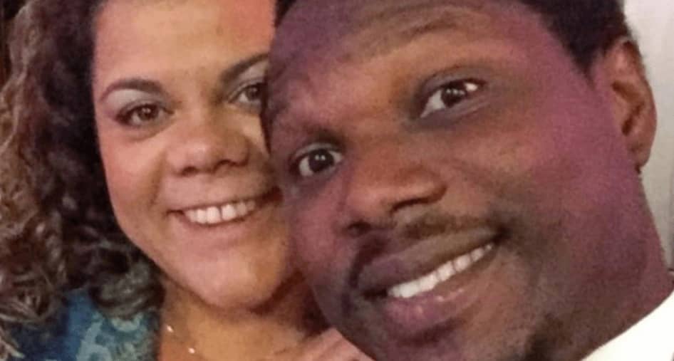 " بريطانية " تلد على " الأريكة " لتفارق الحياة