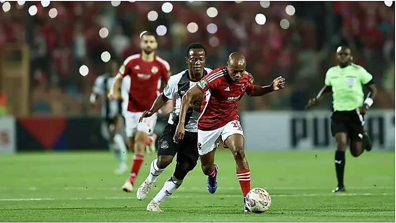 بيرسي تاو ينفعل على كولر بعد فوز الأهلي المصري على بيراميدز