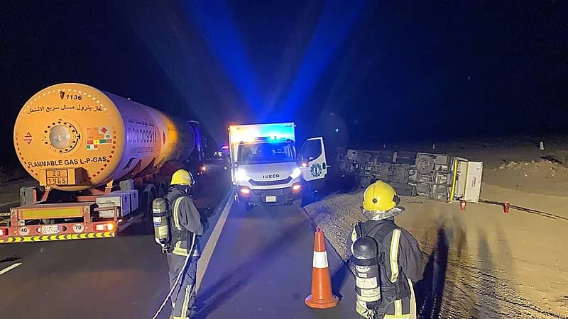 انقلاب صهريج غاز على طريق بيشة - الرين