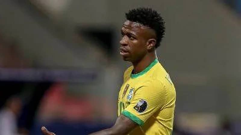 لاعبو فلامينجو يدعمون فينيسيوس في لقاء كروزيرو .. فيديو