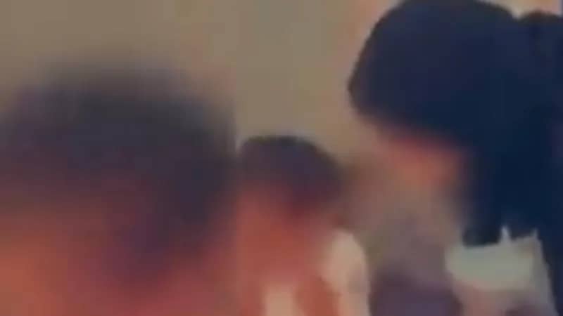 سجن عاملتين في دور رياض الأطفال وغلقه لاعتدائهم بالضرب على طفلة (فيديو)