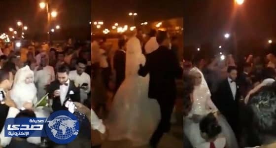 وافد يحتفل بزفافه في منتزه عام بالرياض