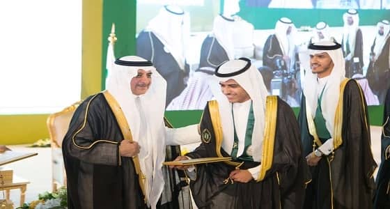 ‏بالصور.. أمير تبوك يرعى حفل تخرج الدفعة الـ 12 من طلاب الجامعة