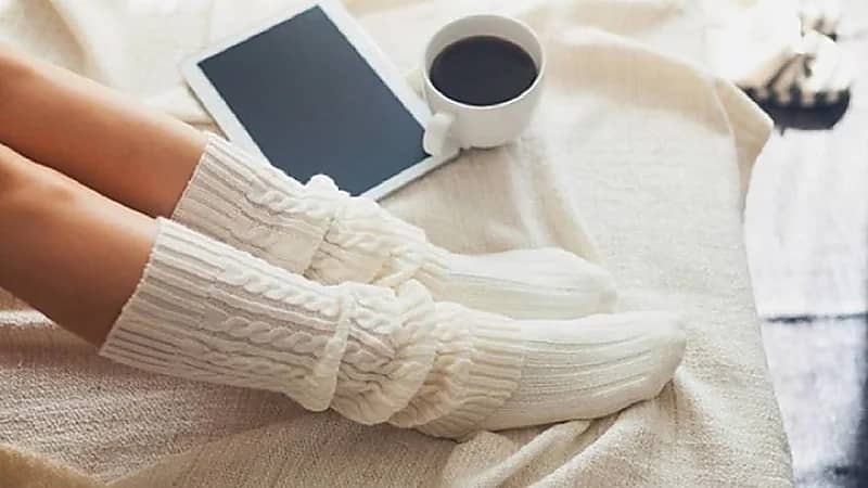 استشاري يحذر من خطورة إهمال تغيير الجوارب في الشتاء