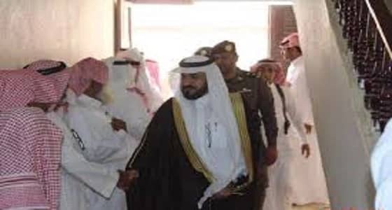 محافظ الحجرة ينقل تعازي القيادة لذوي الشهيد الزهراني