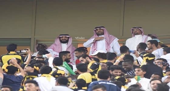 المقيرن يفي بوعده ويكافئ لاعبي الاتحاد بـ 200 ألف ريال لكل لاعب