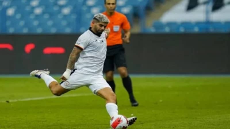 تصرف غريب من بانيجا يلمح إلى الرحيل عن "الشباب"