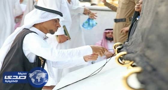 بالصور.. صيانة ثوب الكعبة المشرفة