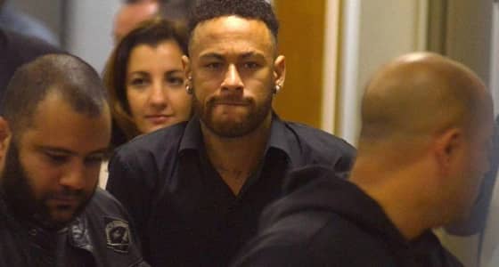 بعد ظهوره بـ " العكازين " .. نيمار يغيب عن الملاعب لمدة شهر