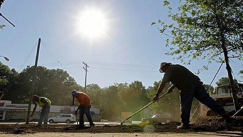 "وقاية" تُصدر الدليل الإرشادي للعمل بدرجات الحرارة العالية