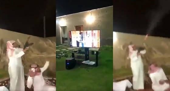 بالفيديو.. مواطنون يطلقون النار في الهواء احتفالا بـ " شاعر المليون "