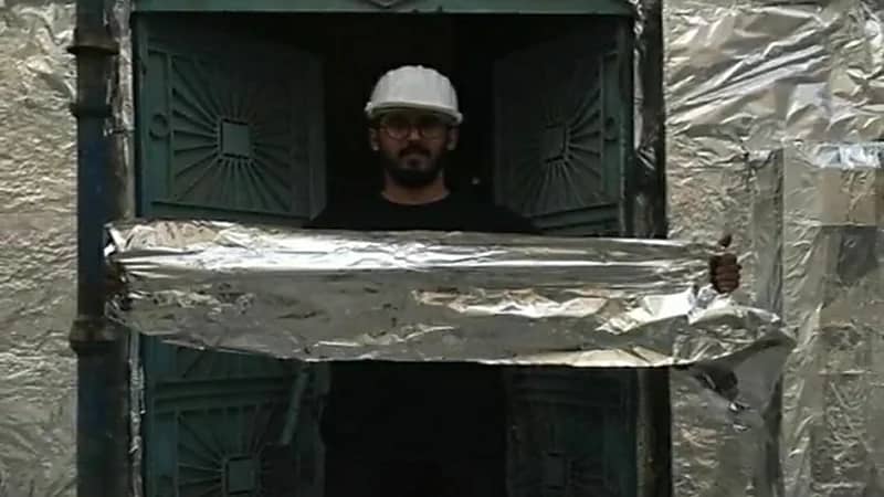 شاهد.. فنان سعودي يجري عمليات قسطرة للبيوت القديمة