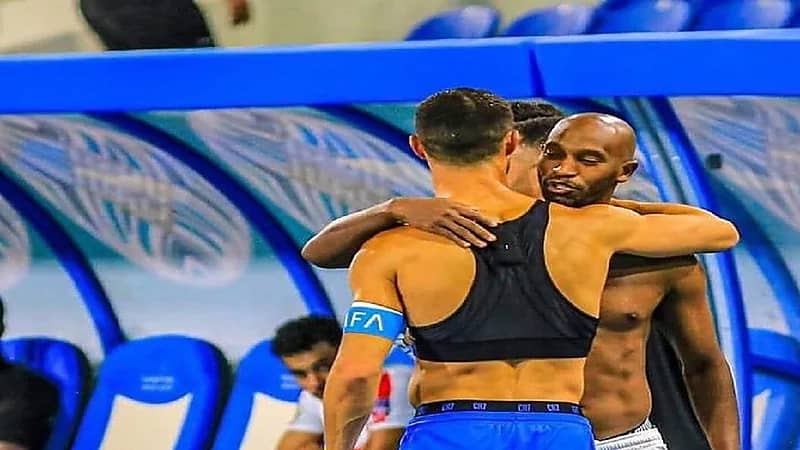 لقطة تبديل القمصان بين رونالدو وشيكابالا لاعب الزمالك..فيديو