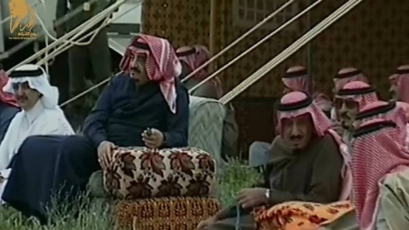 "فيديو" يظهر الملك فهد والملك سلمان خلال رحلة برية