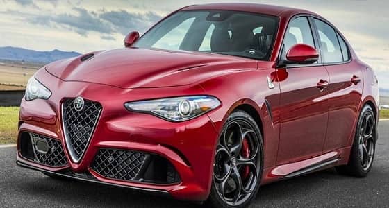 طرح ألفاروميو جوليا بقوة 350 حصان مع موديل Veloce