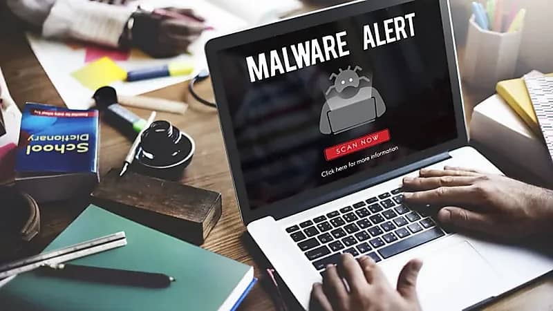 أمريكا تتسلم 3 غانيين متهمين بإدارة شبكة احتيال عاطفي