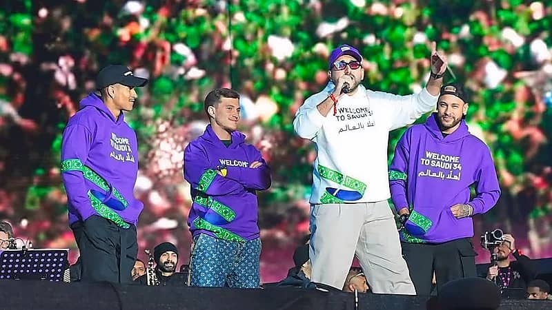 نيمار يحتفل في الميدل بيست بفوز المملكة باستضافة المونديال .. فيديو