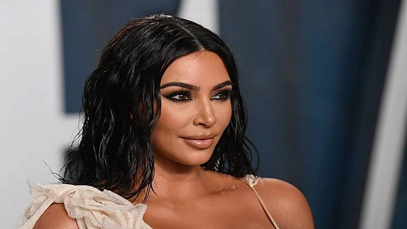 دراسة تحذر من متابعة صورة كيم كارداشيان