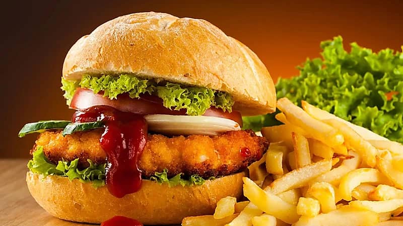 الكشف عن مادة خطيرة في الوجبات السريعة