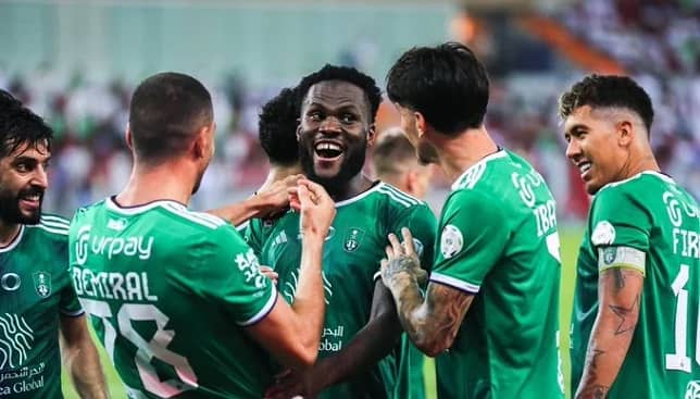 كيسيه يعود إلى تشكيلة الأهلي استعدادًا لمواجهة الفتح