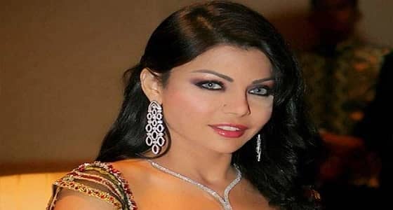 بالفيديو.. تصرف غير متوقع لهيفاء وهبي داخل ملهى ليلي