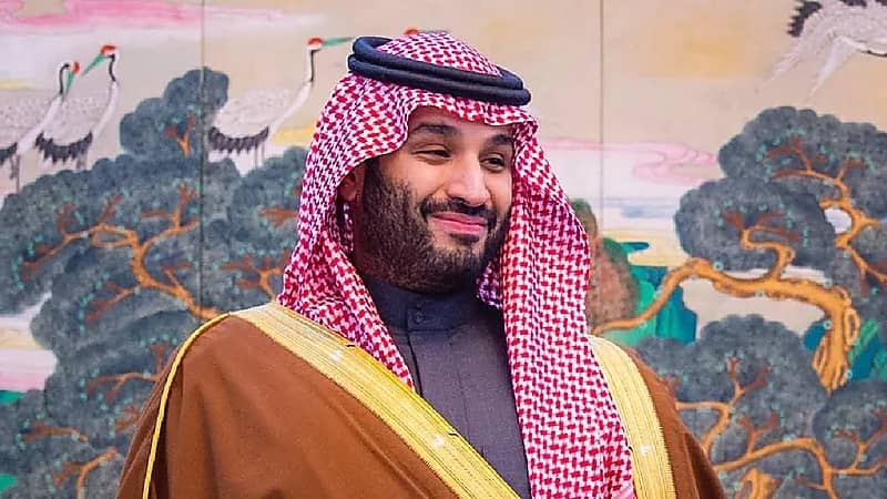 شاهد .. اللافتات الترحيبية بولي العهد تزين أبراج سيئول