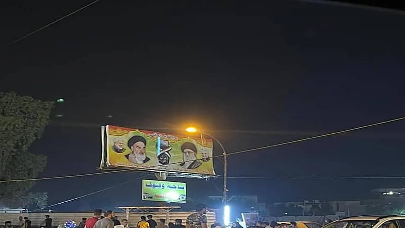 صورة خامنئي وخميني تثير استفزاز العراقيين والسلطات تدخل لإزالتها