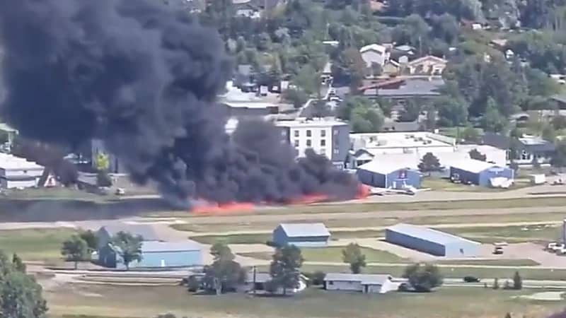 حادث طائرتين في مطار كاليسبيل بمونتانا يخلف حريقًا وجروحًا طفيفة للركاب .. فيديو