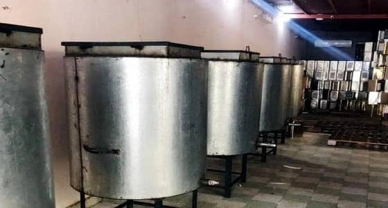 ضبط أكثر من 30 طن زيت زيتون في مستودع مخالف بحائل