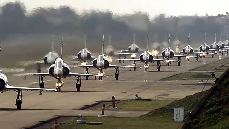 "تايوان" تكشف عن اختراق 28 طائرة حربية صينية مقاتلة منطقة دفاعها الجوي