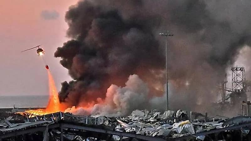 قاضي التحقيق بانفجار مرفأ بيروت يدعي على مسؤولين كبار