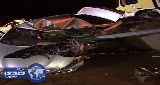 بالصور.. المدني يباشر حادث مأساوي تسبب في وفاة شاب بطريق «محايل- رجال ألمع»