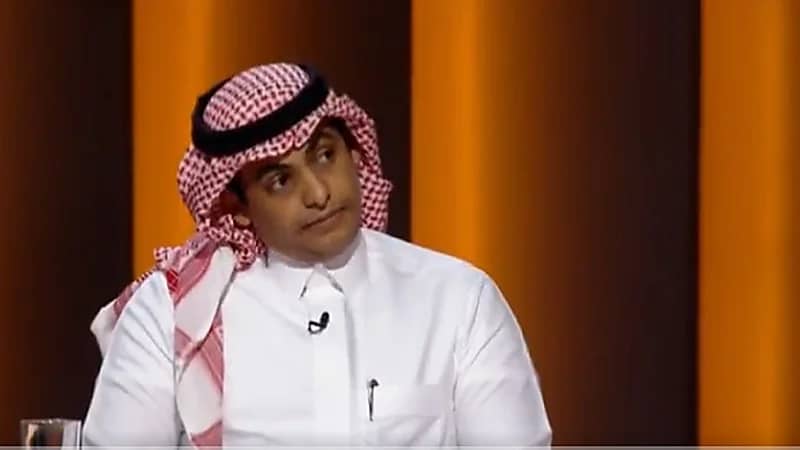 استشاري يحسم الجدل حول تسبب "أجنحة الدجاج" في "التثدي" للرجال