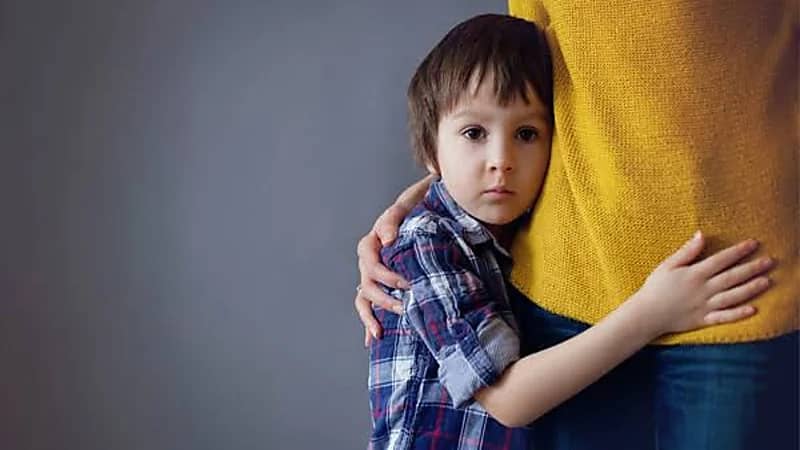 طرق التعامل مع الطفل الخجول بالمدرسة