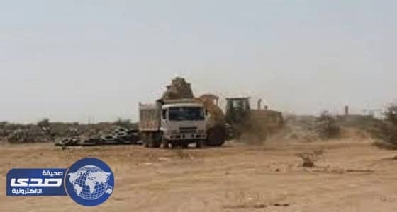 بلدية عشيرة تزيل تعديات علي أرض حكومية تقدر بـ10 مليون كم