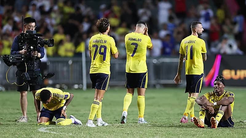 حسرة لاعبي النصر بعد خسارة نهائي كأس السوبر .. فيديو