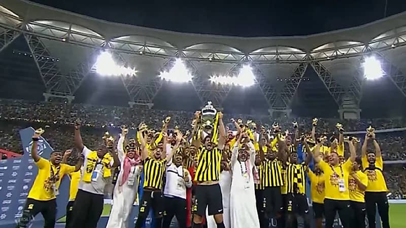 وزير الرياضة يتوج الاتحاد بلقب دوري روشن .. فيديو