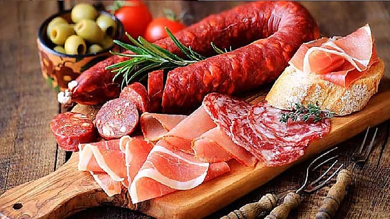 بالفيديو .. أبرز أنواع اللحوم المصنعة المسببة للمخاطر