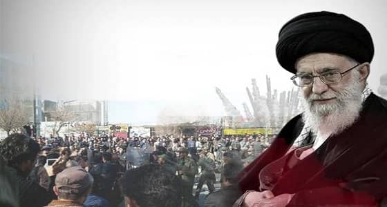 بعد قطعهم خطبة الجمعة.. إيرانيون لـ " الملالي " : عدونا هنا