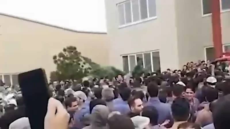 بالفيديو.. إضراب العمال في تبريز الإيرانية لدعم انتفاضة الشعب ضد "الملالي"