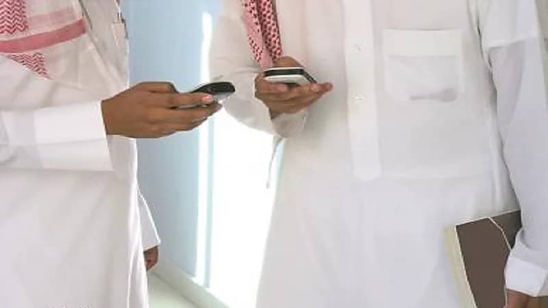 مستشار قانوني: مدير المدرسة مسؤول نظامًا عن إساءة استخدام الطالب للجوال