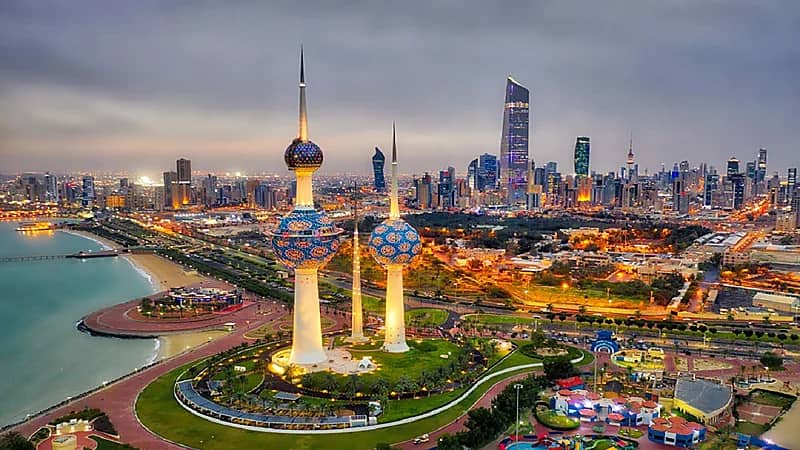 فضيحة تهز تعليم الكويت..استخراج 70 سماعة غش من آذان الطلبة في يوم واحد